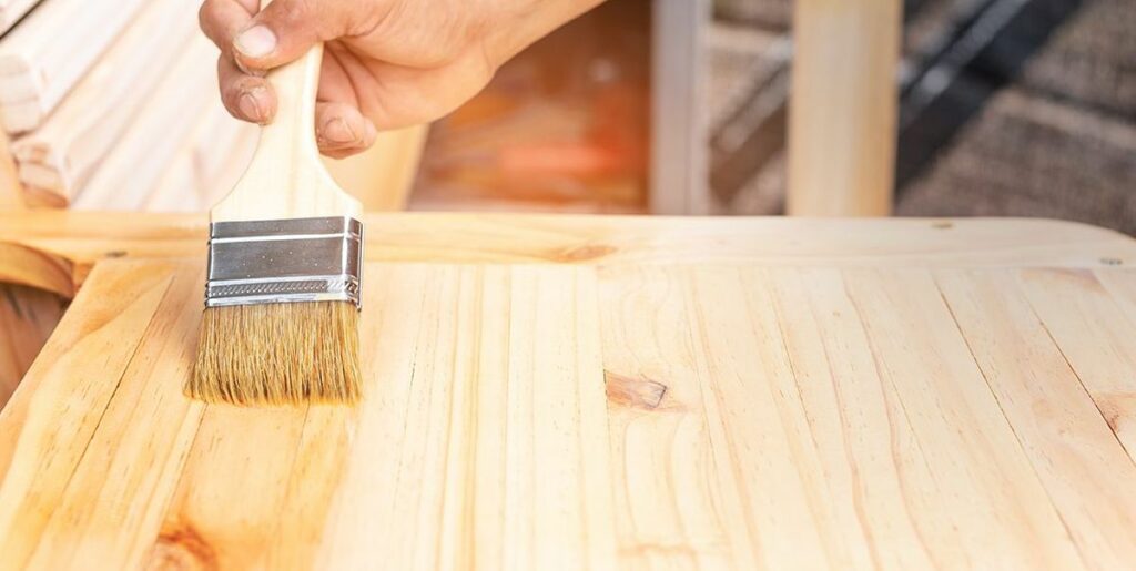 repeindre une table en bois