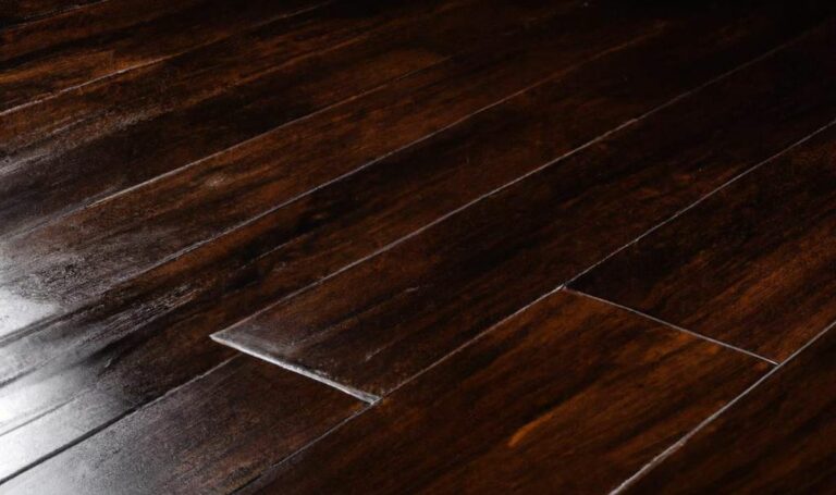 Le guide ultime pour un nettoyage écologique et efficace des sols en bois ou carrelage avec du savon noir