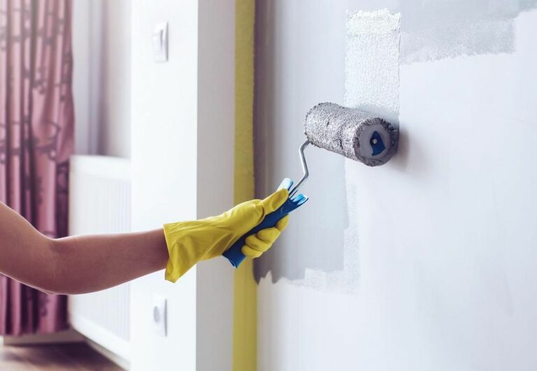 Le secret d&rsquo;un fini velours impeccable : les techniques et produits essentiels en peinture