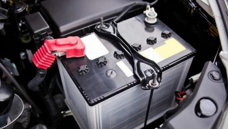 Changer la batterie d&rsquo;une voiture : guide complet et pratique
