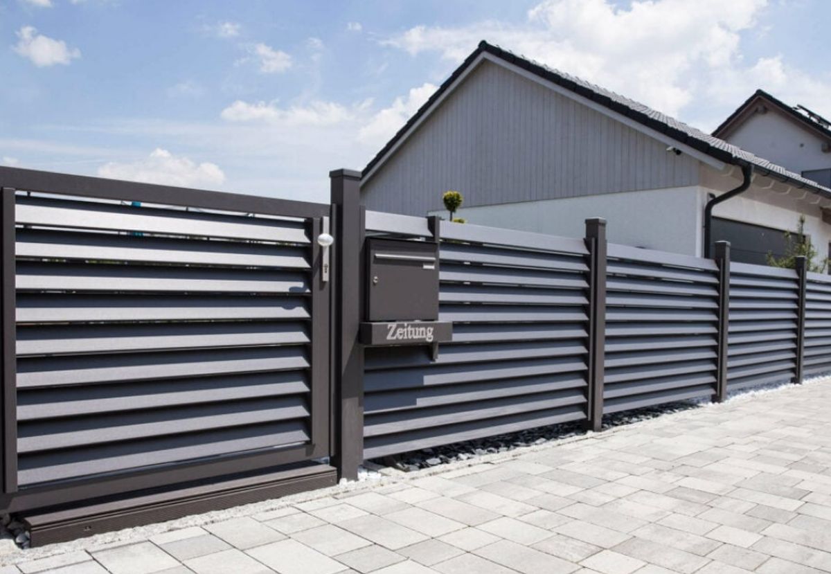 nettoyer portail de cloture en aluminium
